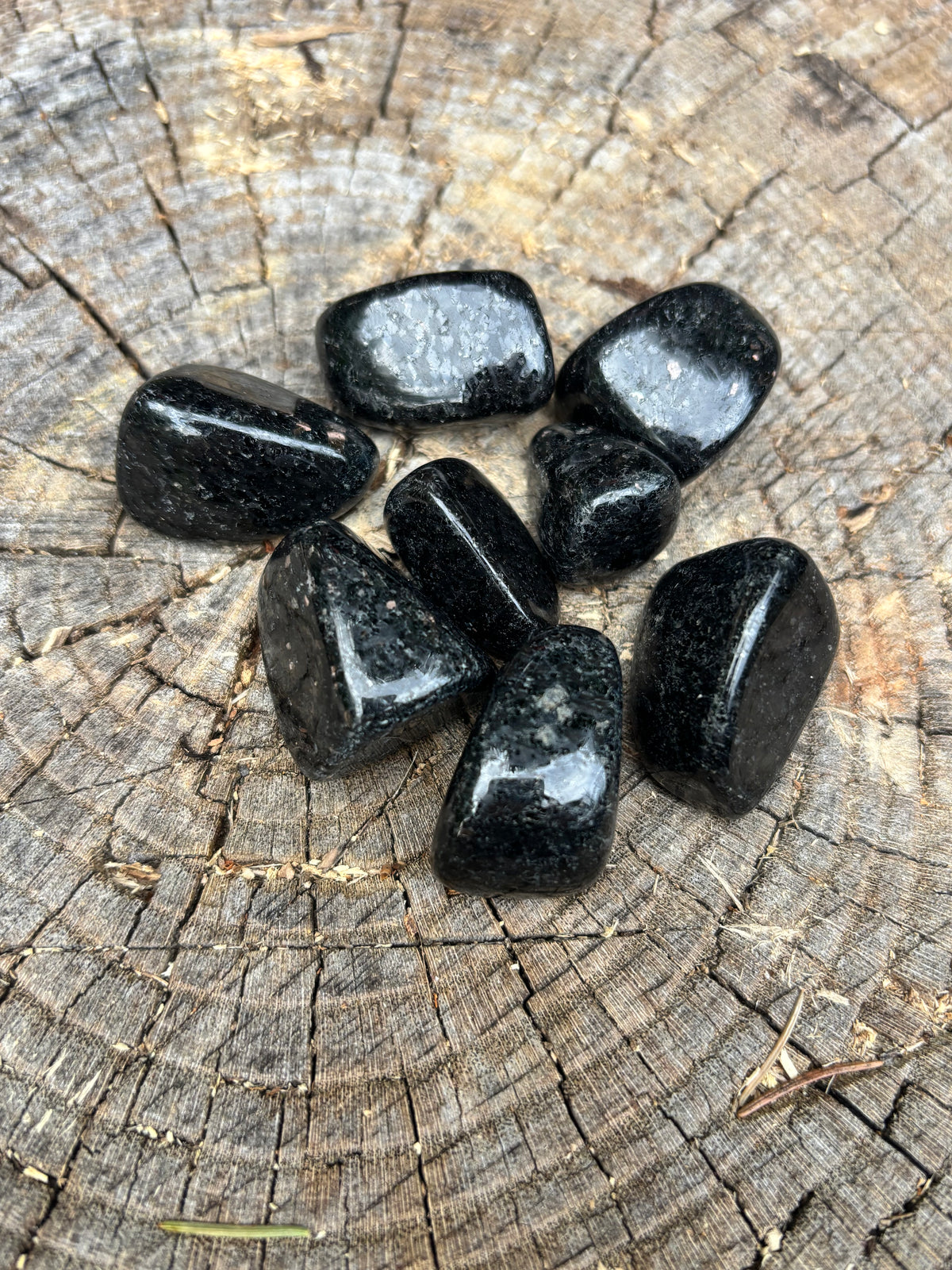 NUUMITE (S012), travelers stone, metaphysical crystal