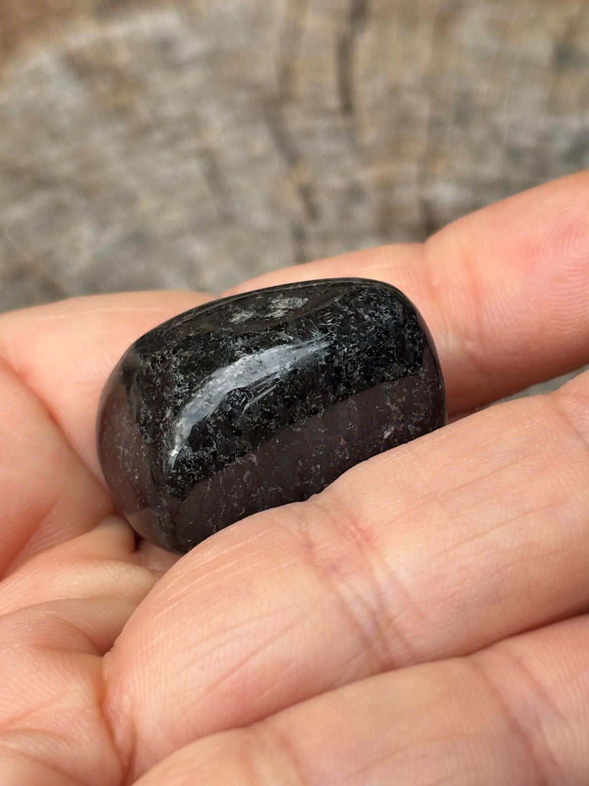 NUUMITE (S012), travelers stone, metaphysical crystal