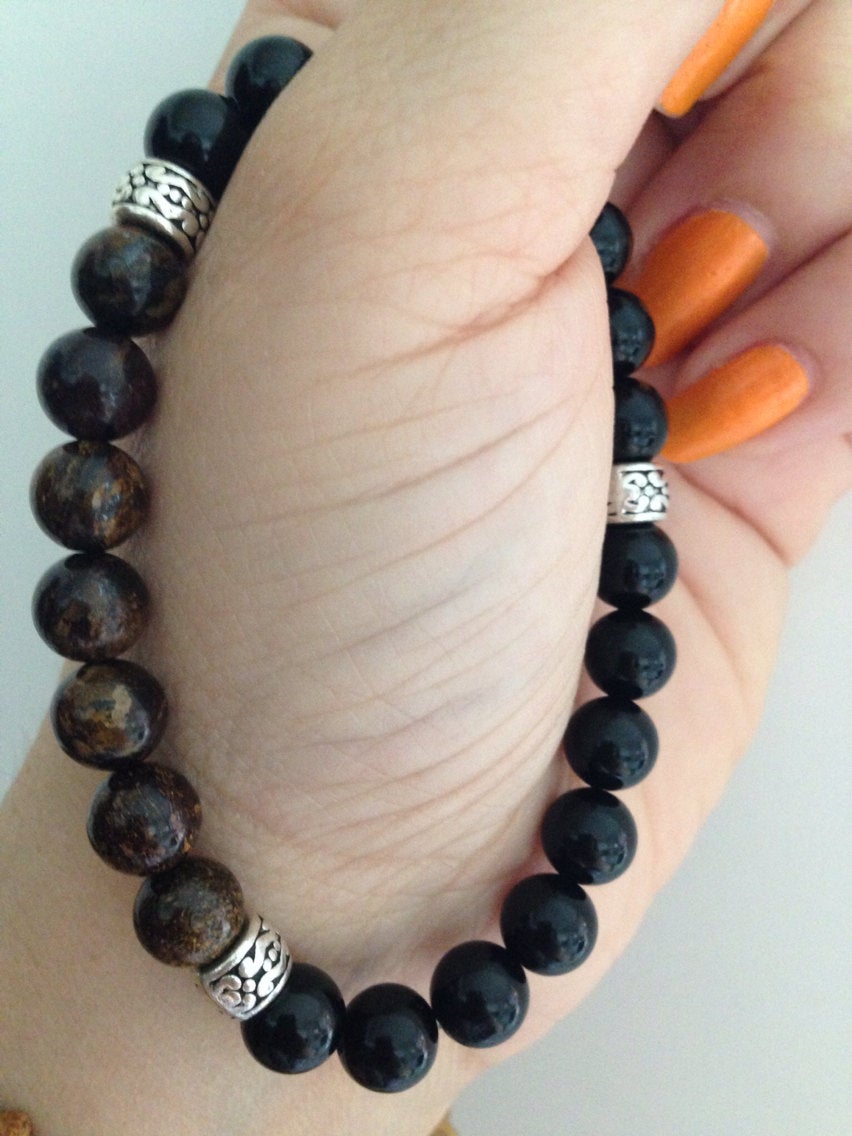 Men's bracelet in black onyx and bronzite, confidence, stone jewelry, mens mala bracelet, gemstone bracelet