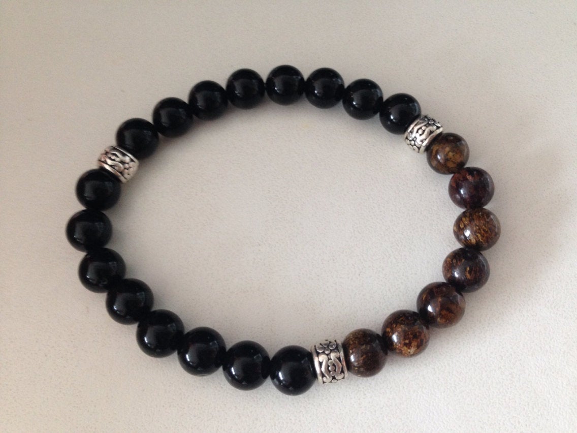 Men's bracelet in black onyx and bronzite, confidence, stone jewelry, mens mala bracelet, gemstone bracelet