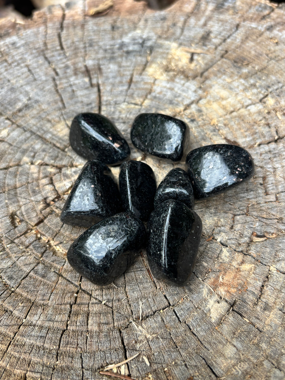 NUUMITE (S012), travelers stone, metaphysical crystal