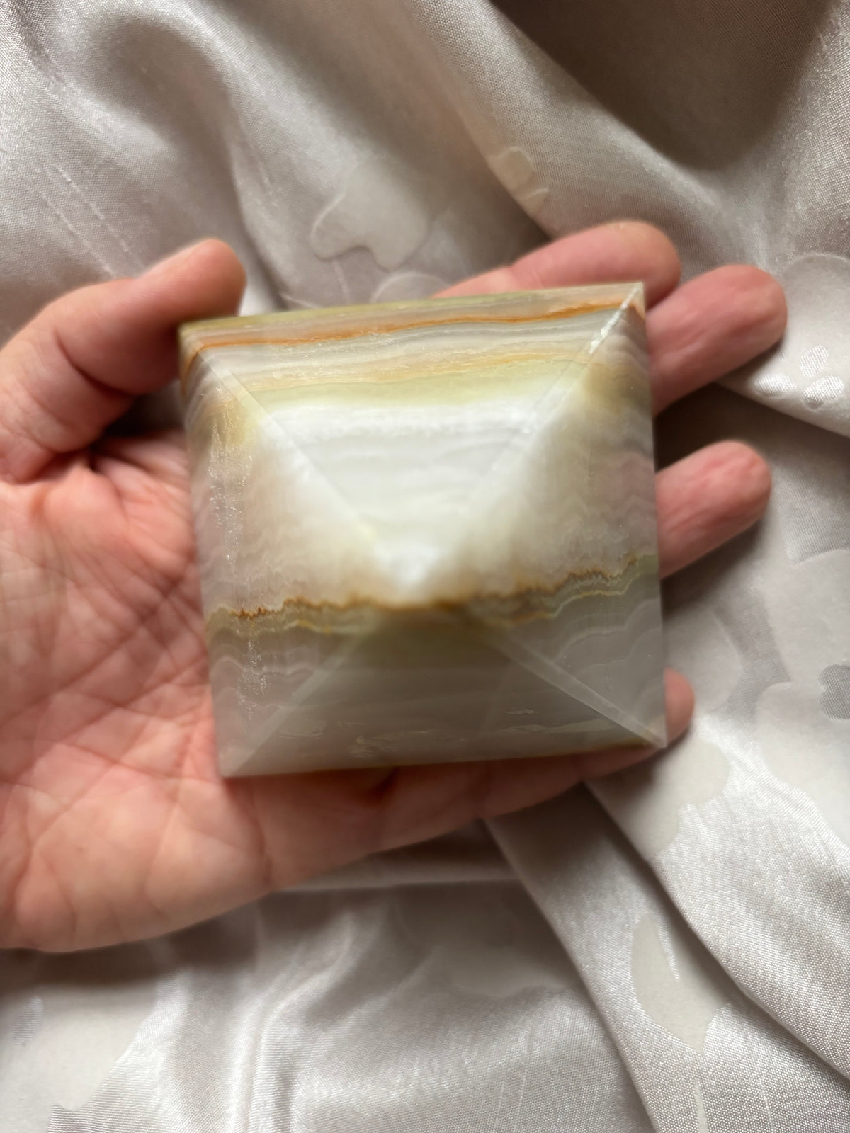 Onyx Pyramid shape 3 inches
