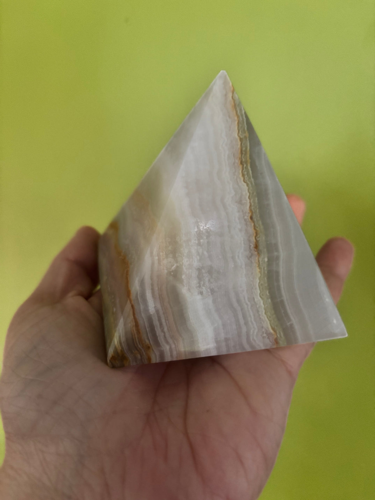 Onyx Pyramid shape 3 inches