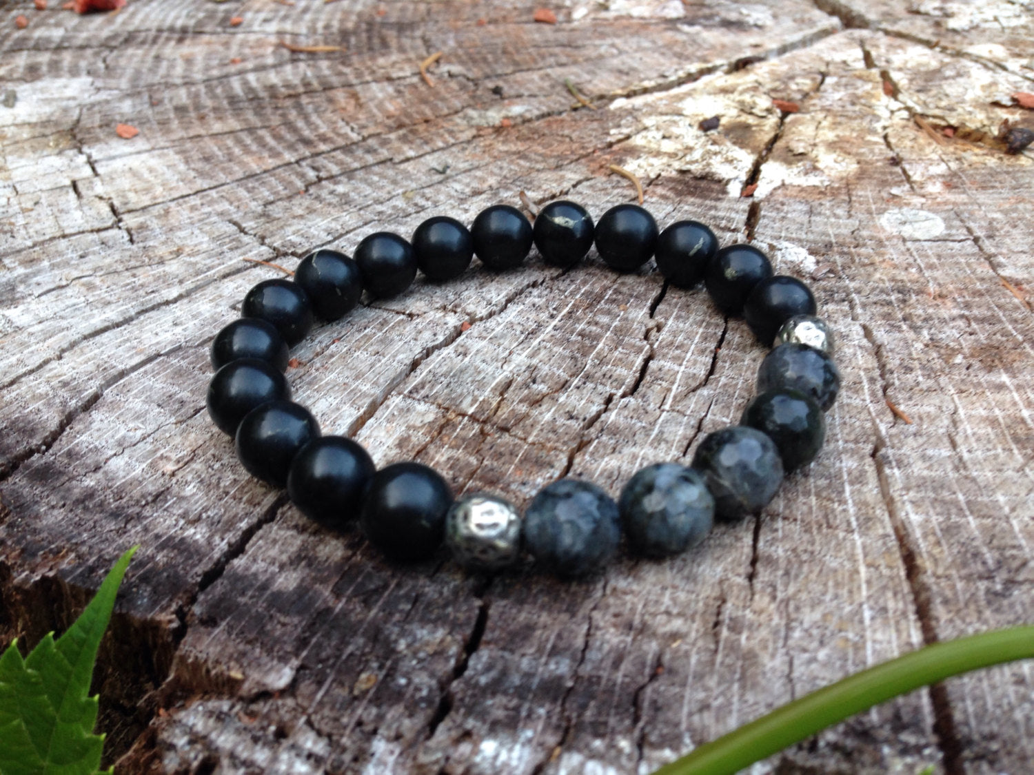 Mens bracelet in shungite and labradorite, EMF protection, natural stone bracelet, protection jewelry